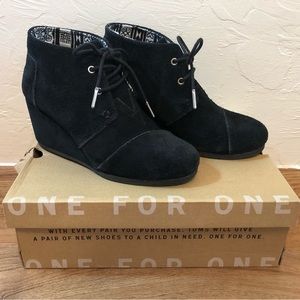 Toms Desert Wedge in Black, 6